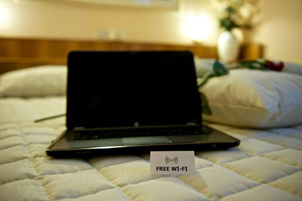 מודנה Hotel Europa מראה חיצוני תמונה